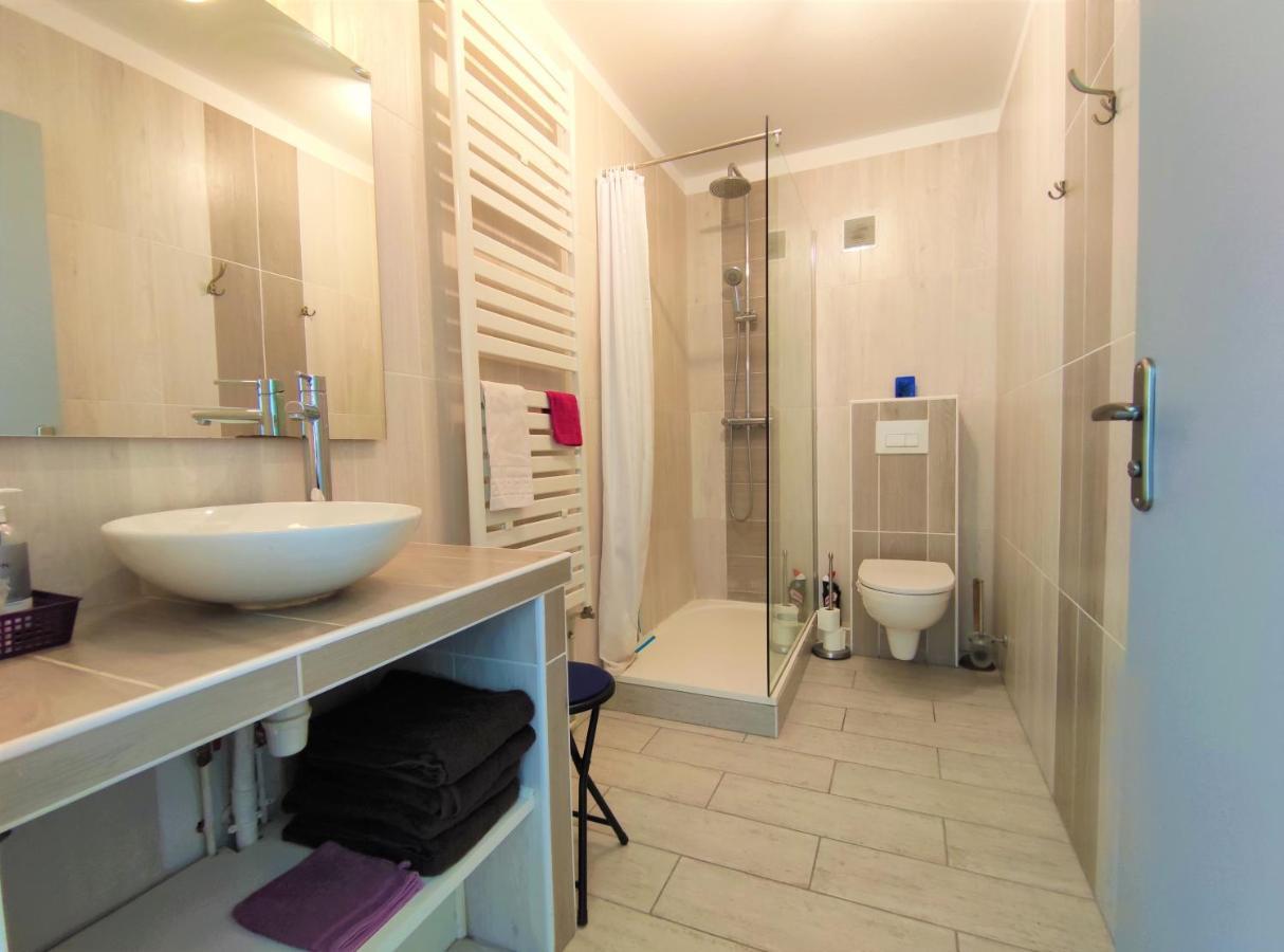 6 Appartements Et 4 Adresses A Mi-Chemin Entre Le Vieux Port Et L Ile De Re La Rochelle  Eksteriør bilde